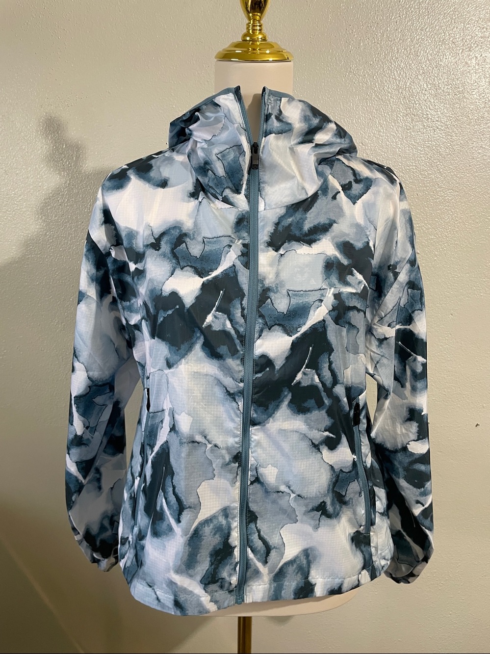 Marmot Windbreaker Jacket XS Hooded Zip Front Outdoors Watercolor Pockets Trails